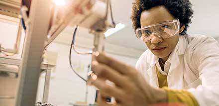 MARKETSEGMENT-RESEARCHERS-hero-education-academic-001.jpg